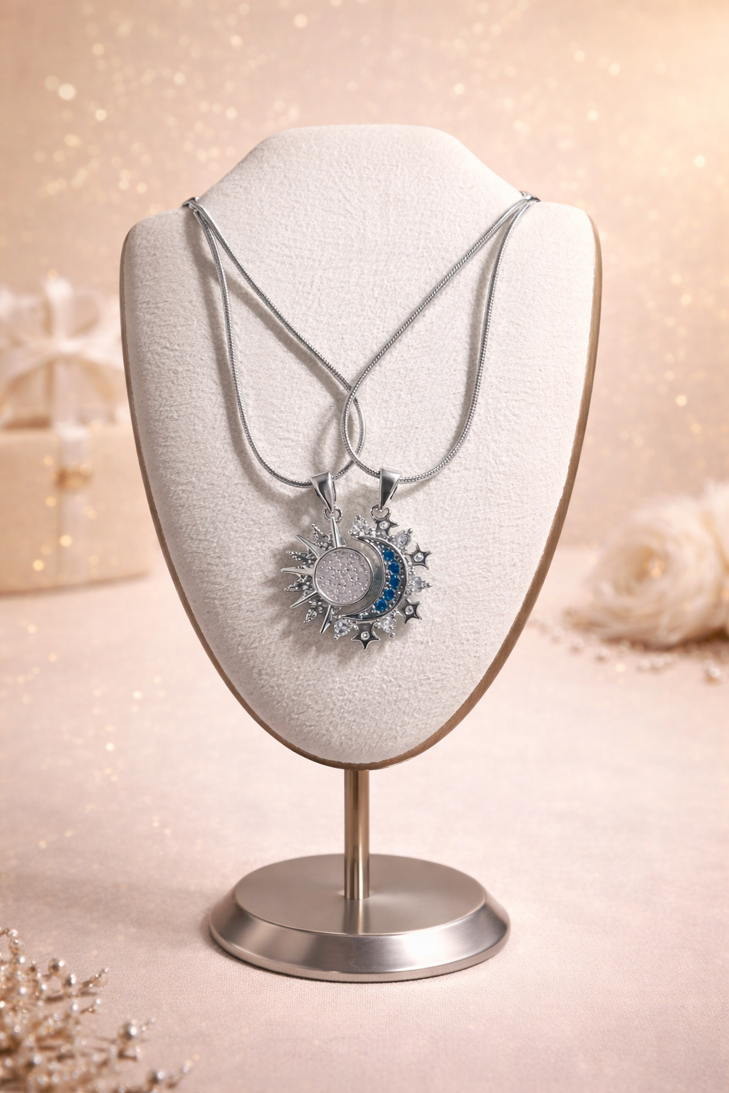COLLAR DÚO CELESTIAL SOL Y LUNA - ACABADO PLATEADO - 3