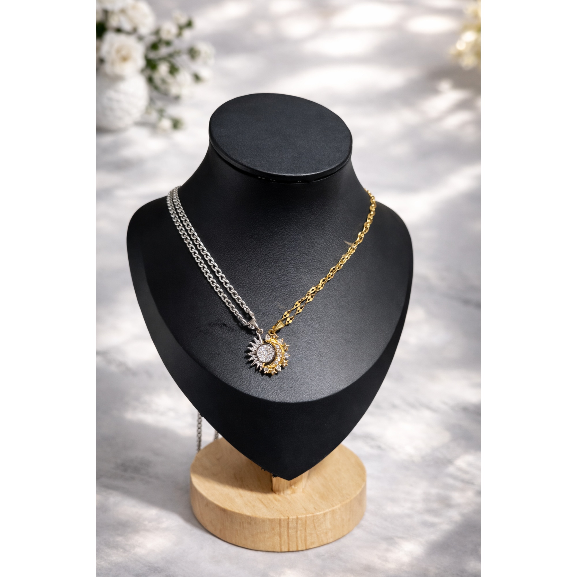 COLLAR ECLIPSE DIVINO DUAL SOL PLATA Y LUNA DORADO CON ZIRCON PLATEADO - 3