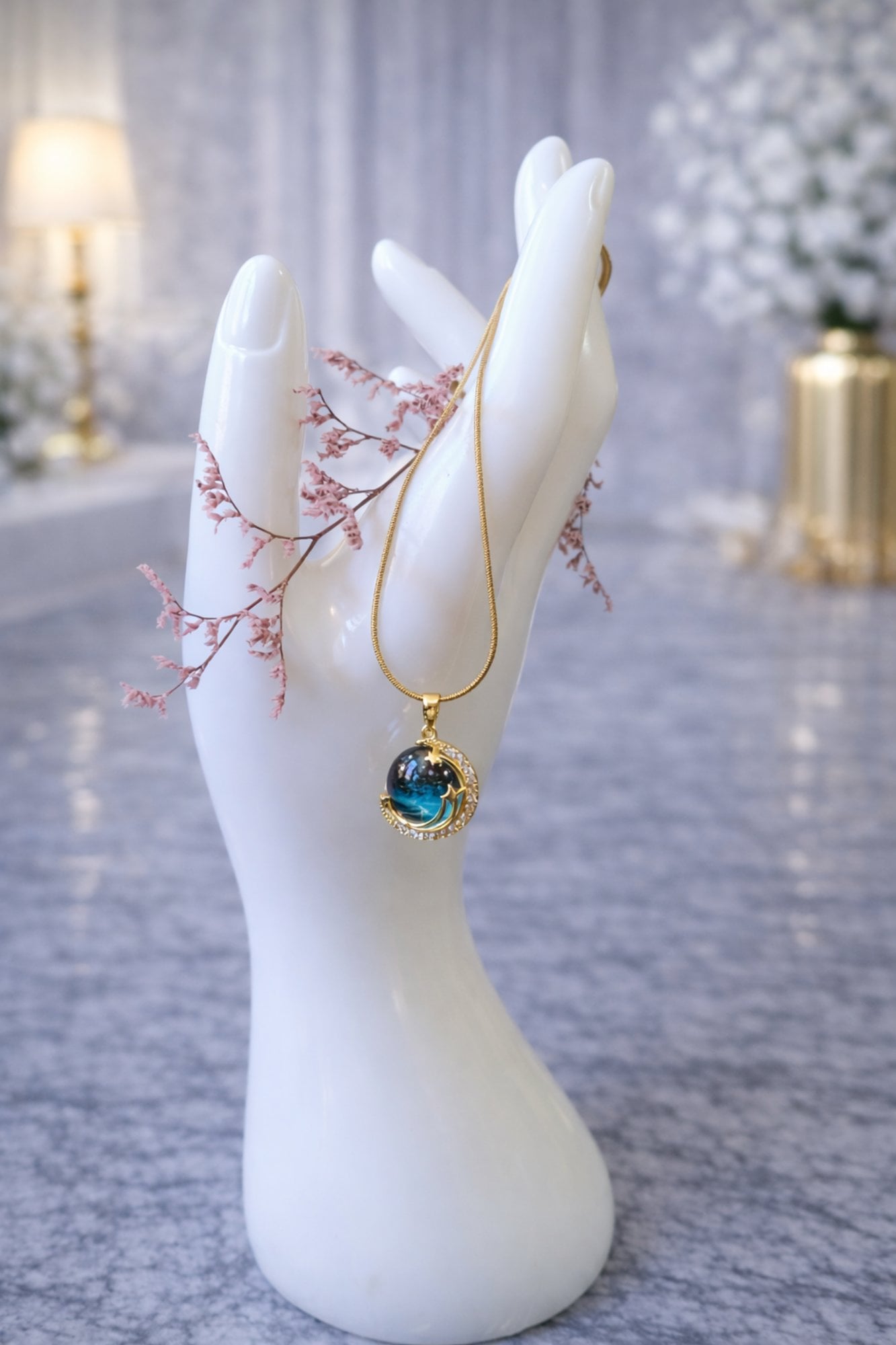 COLLAR LUNA GALÁCTICA DORADO CON ESFERA AZUL - 1