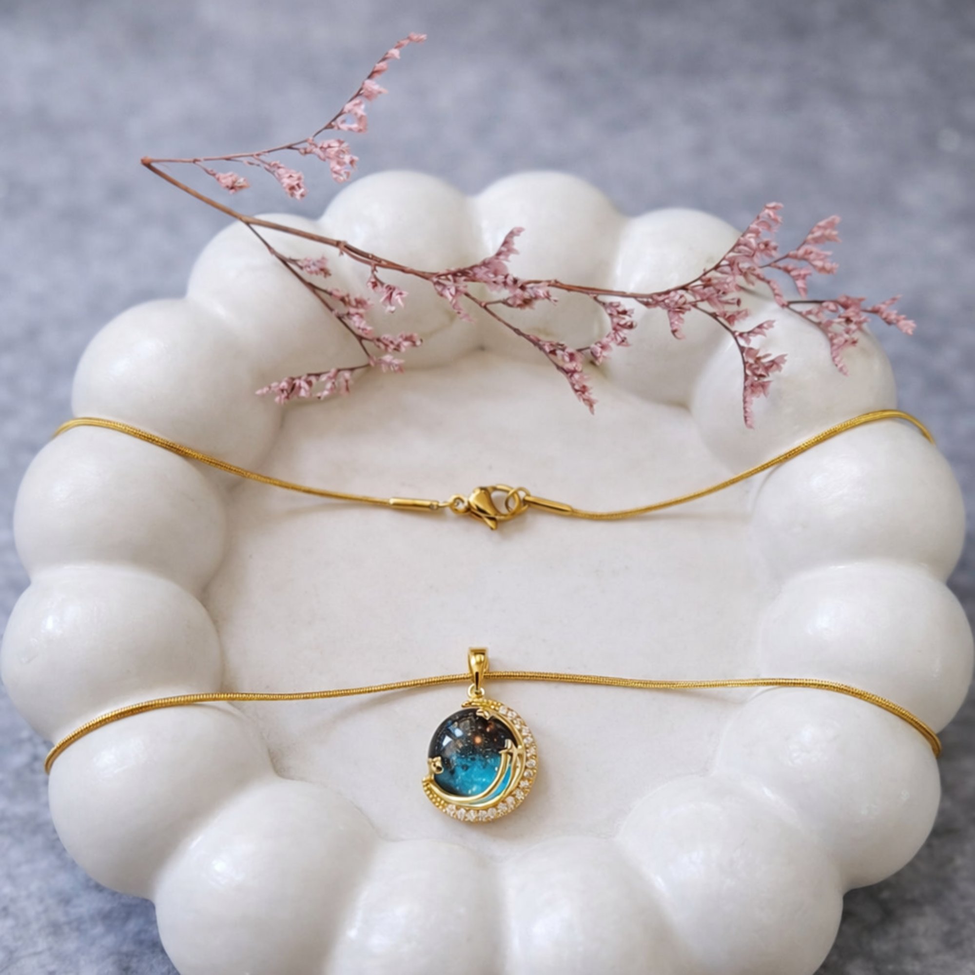 COLLAR LUNA GALÁCTICA DORADO CON ESFERA AZUL - 2