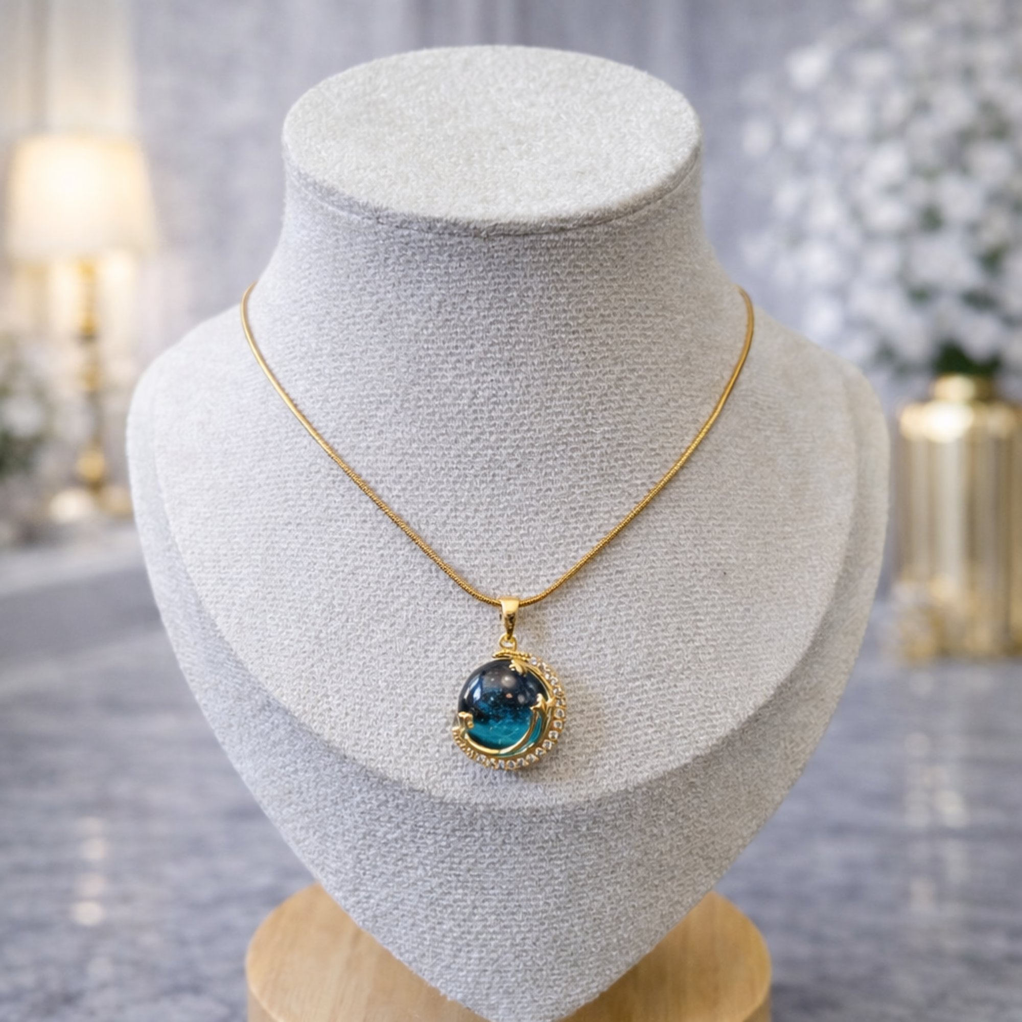 COLLAR LUNA GALÁCTICA DORADO CON ESFERA AZUL - 4
