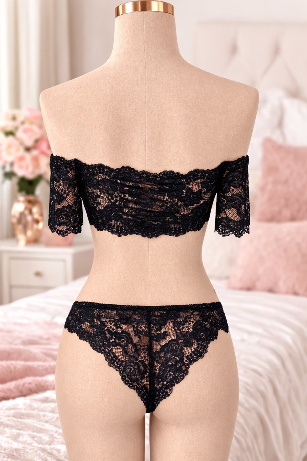 CONJUNTO DE ENCAJE “BLACK MUSE” TOP BARDOT Y BIKINI CON DETALLES FLORALES - 2