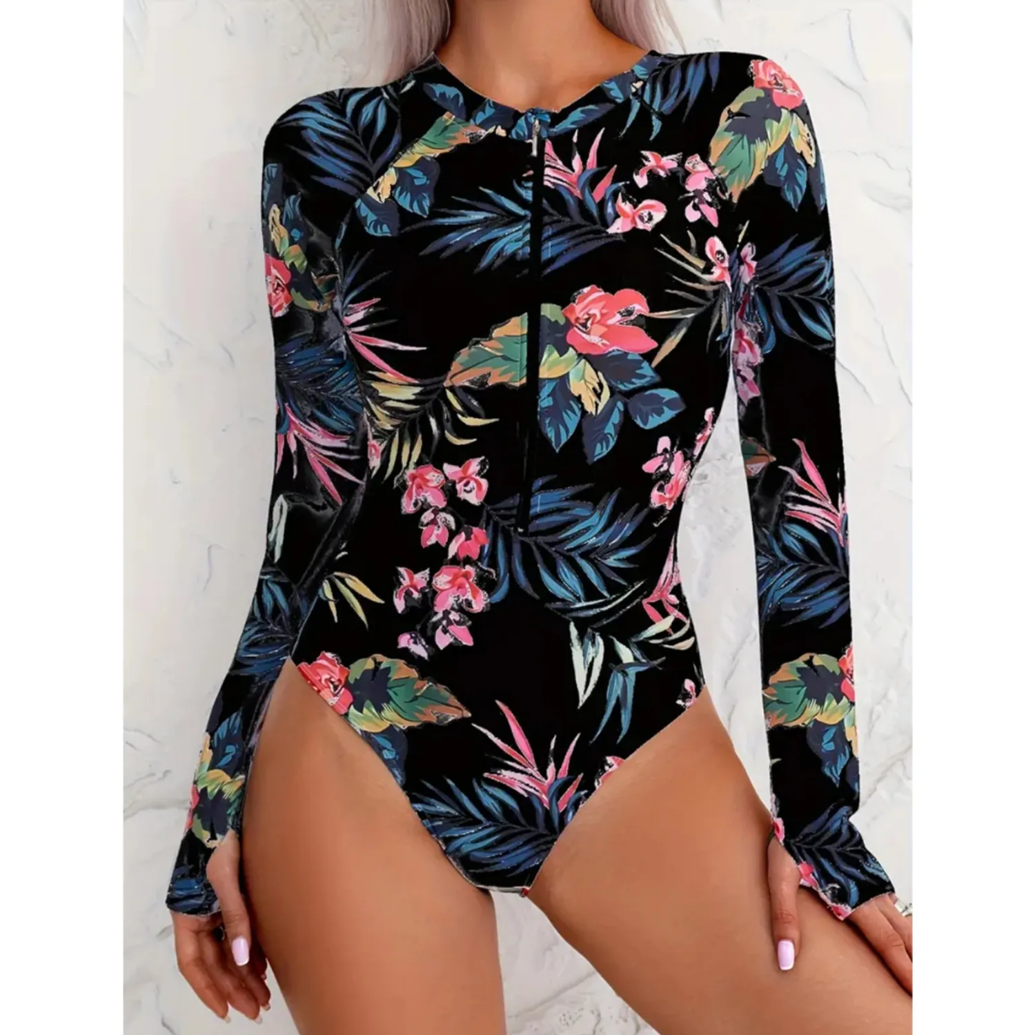 PUERTO MELÓN | TRAJE DE BAÑO NEGRO MANGA LARGA CON COPA Y FORRO INTERNO - ESTAMPADO FLORAL - 1
