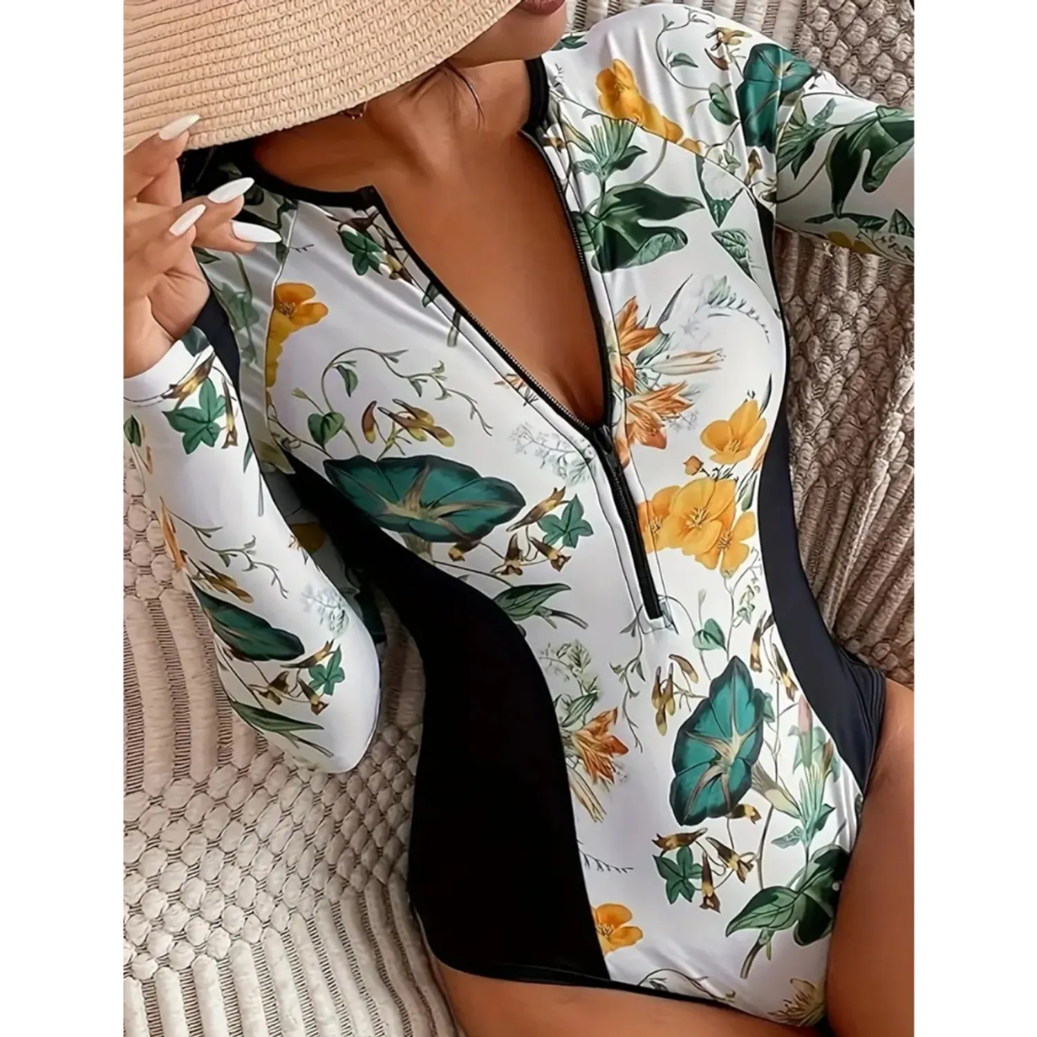 PUERTO MELÓN | TRAJE DE BAÑO MANGA LARGA VERDE CON NEGRO FLORAL - INCLUYE COPA Y FORRO INTERNO - 1