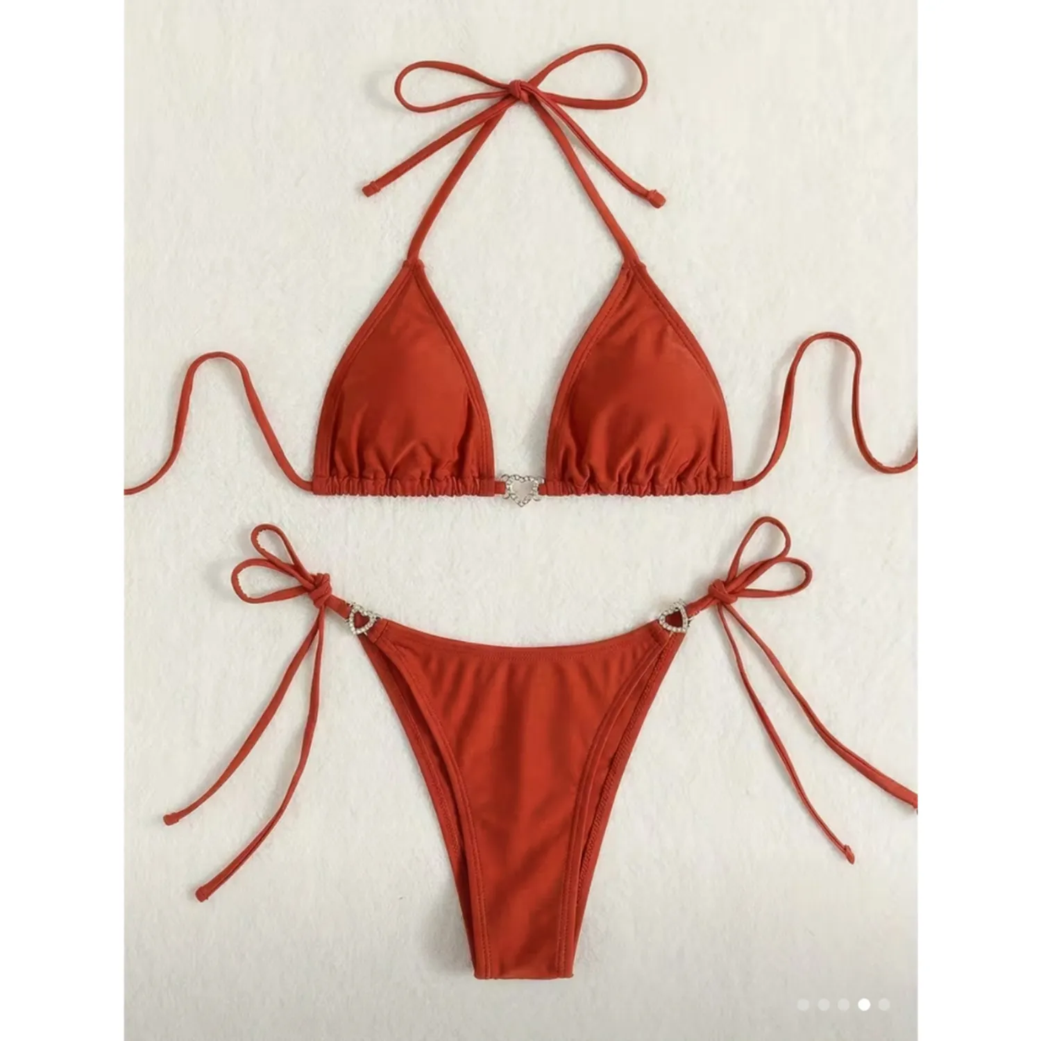 PUERTO MELÓN | BIKINI COLOR LACRE CON TIRAS REGULABLE - INCLUYE FORRO INTERNO Y COPAS - 1