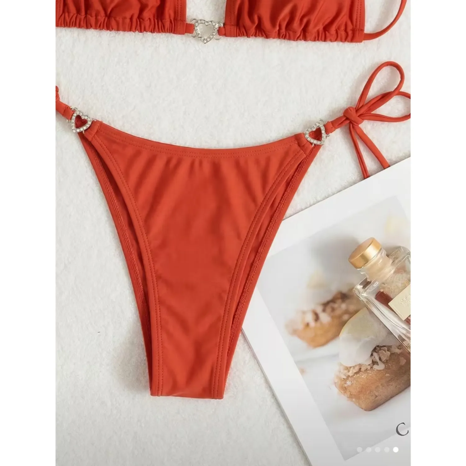 PUERTO MELÓN | BIKINI COLOR LACRE CON TIRAS REGULABLE - INCLUYE FORRO INTERNO Y COPAS - 3