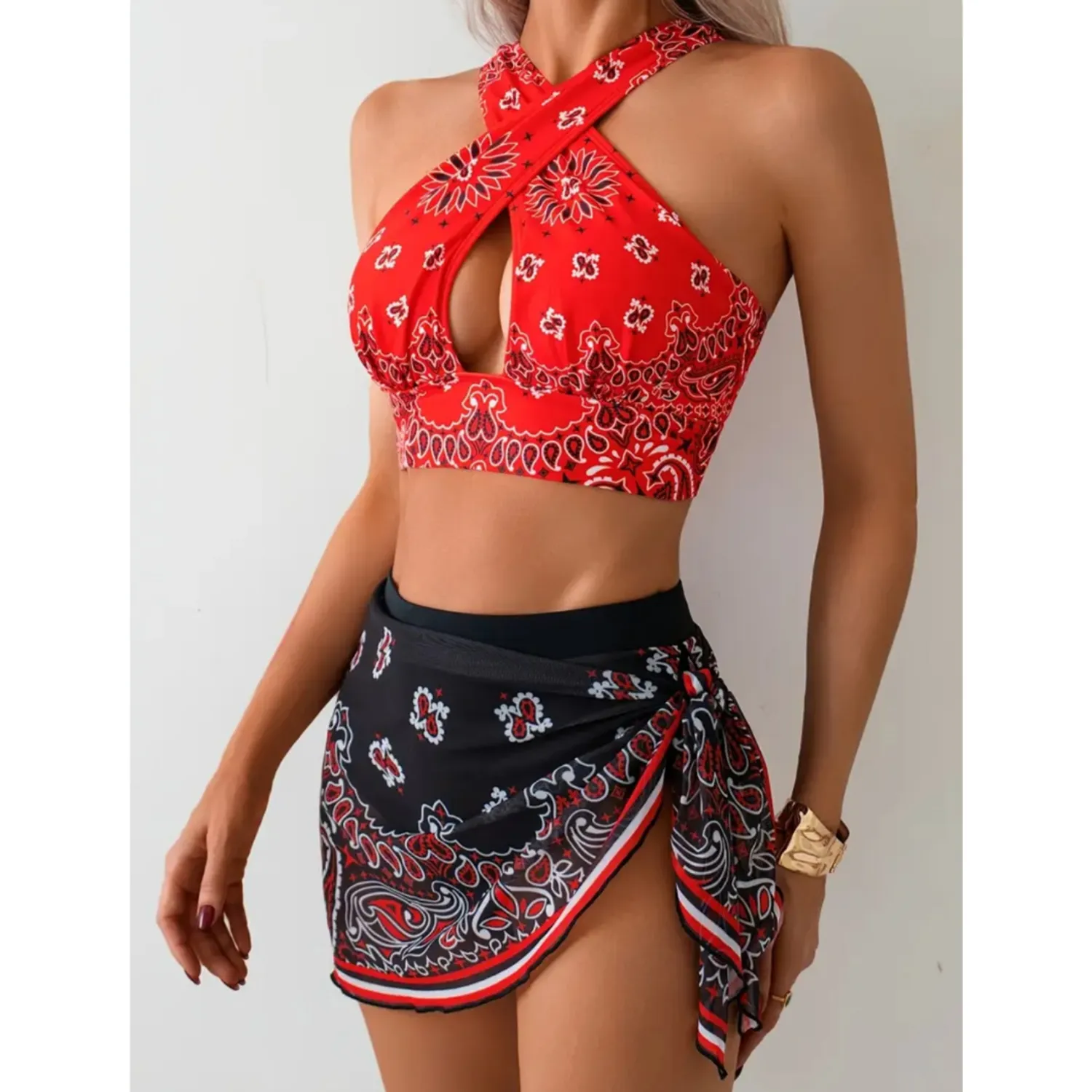 PUERTO MELÓN | BIKINI CON FALDA NEGRA Y TOP ROJO CRUZADO CON COPA Y FORRO INTERNO - 1
