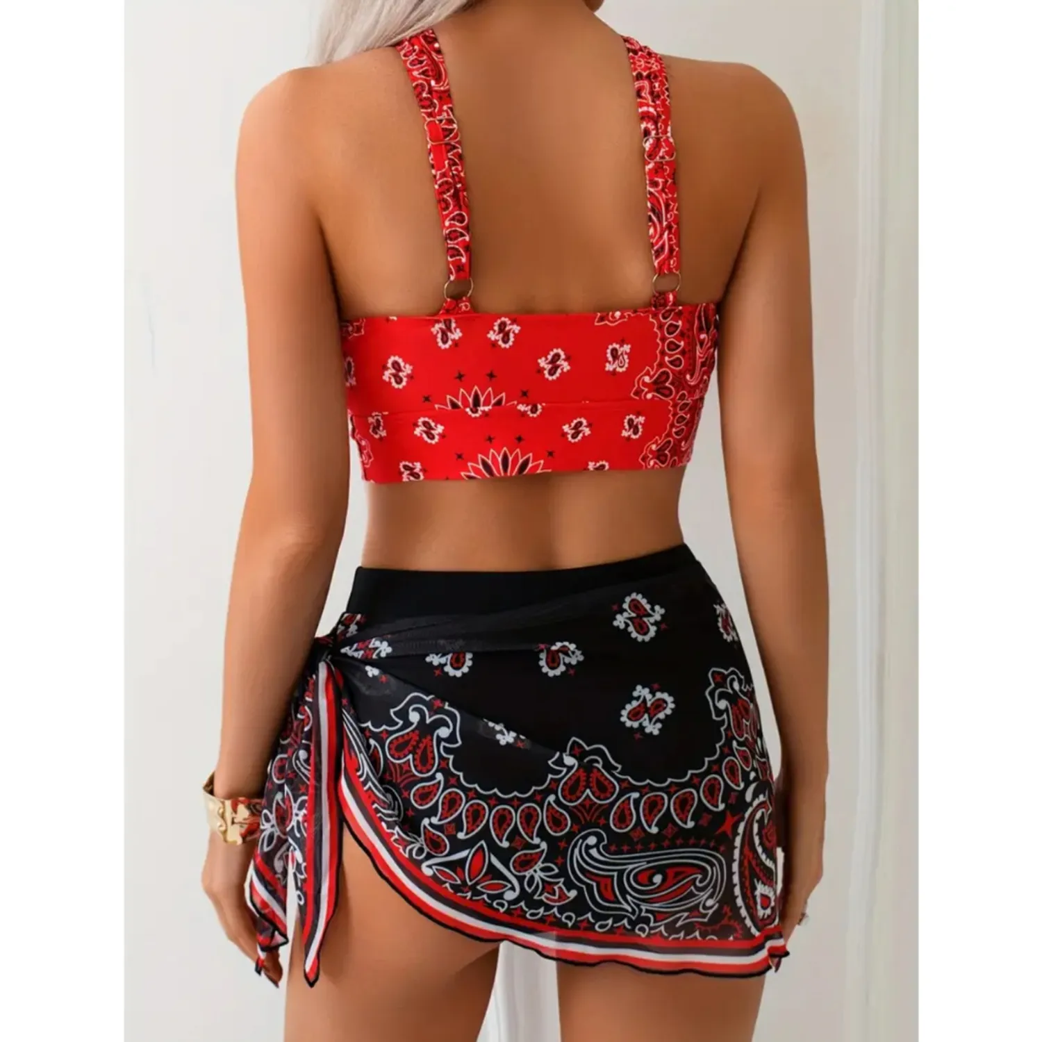 PUERTO MELÓN | BIKINI CON FALDA NEGRA Y TOP ROJO CRUZADO CON COPA Y FORRO INTERNO - 2