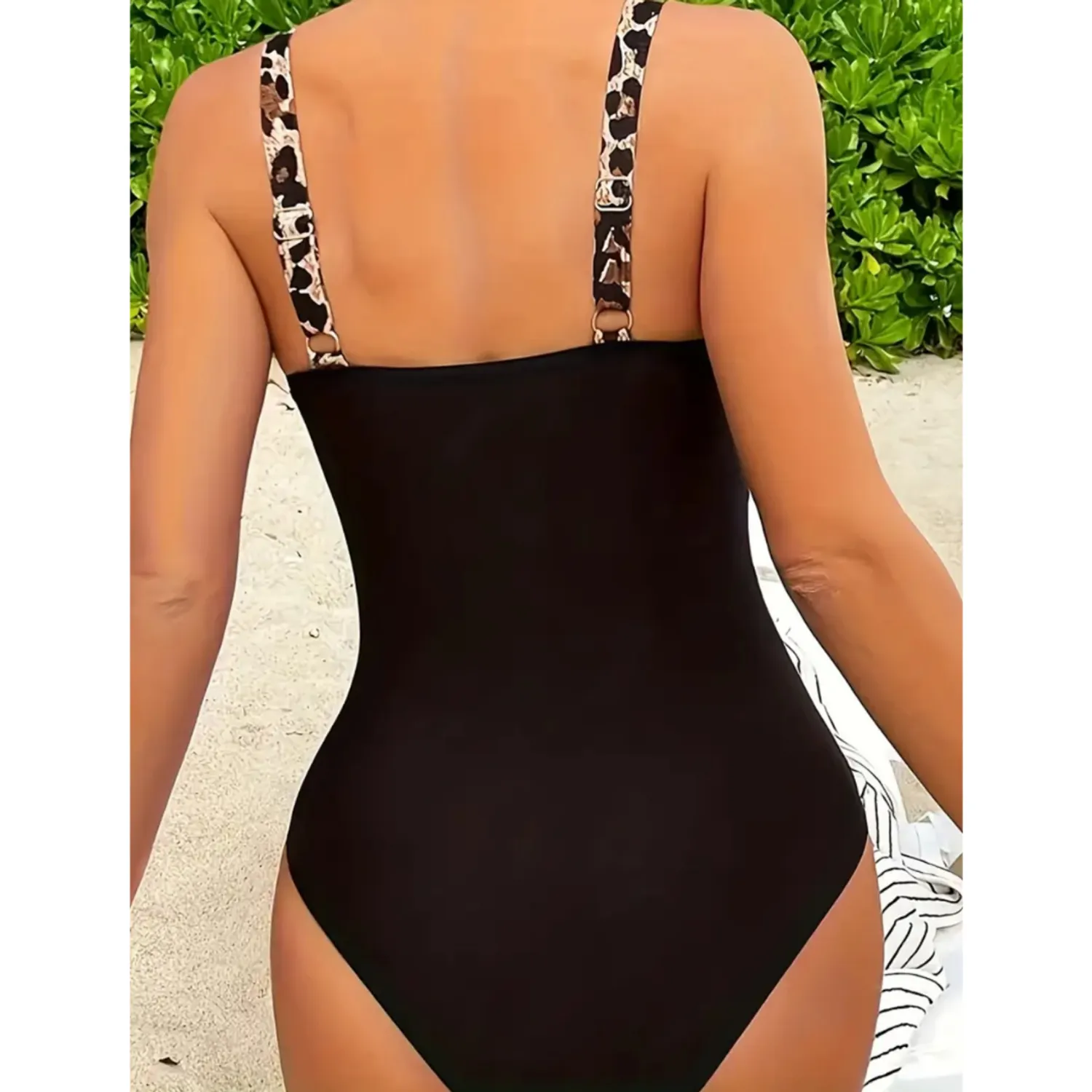 PUERTO MELÓN | TRAJE DE BAÑO ENTERO NEGRO ANIMAL PRINT CON COPA Y FORRO INTERNO - 2