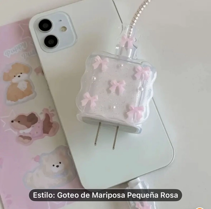 CASE PROTECTOR PARA CARGADOR DE IPHONE ESTILO , GOTEO DE MARIPOSA PEQUEÑA ROSA - 4