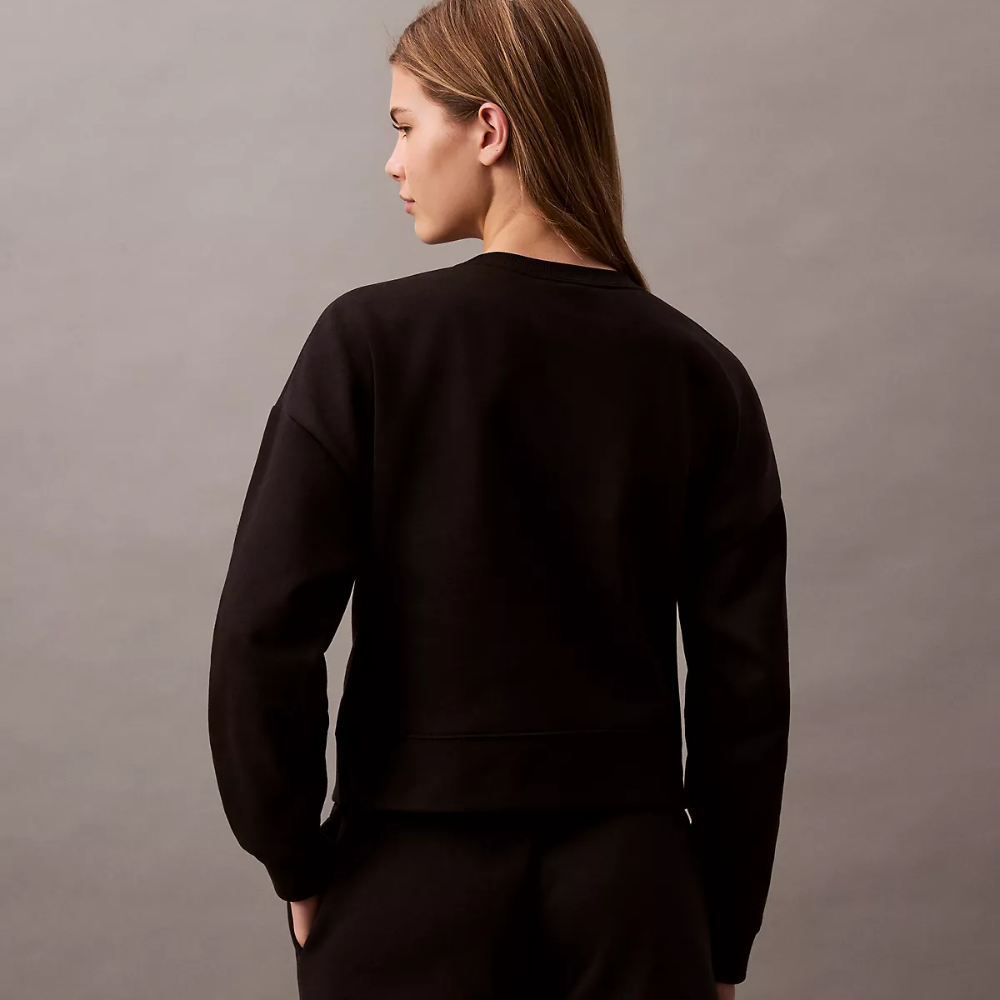 POLERA CALVIN KLEIN MUJER MONOLOGO FLEECE RELAXED LOGOTIPO CK FRONTAL NEGRO - 5