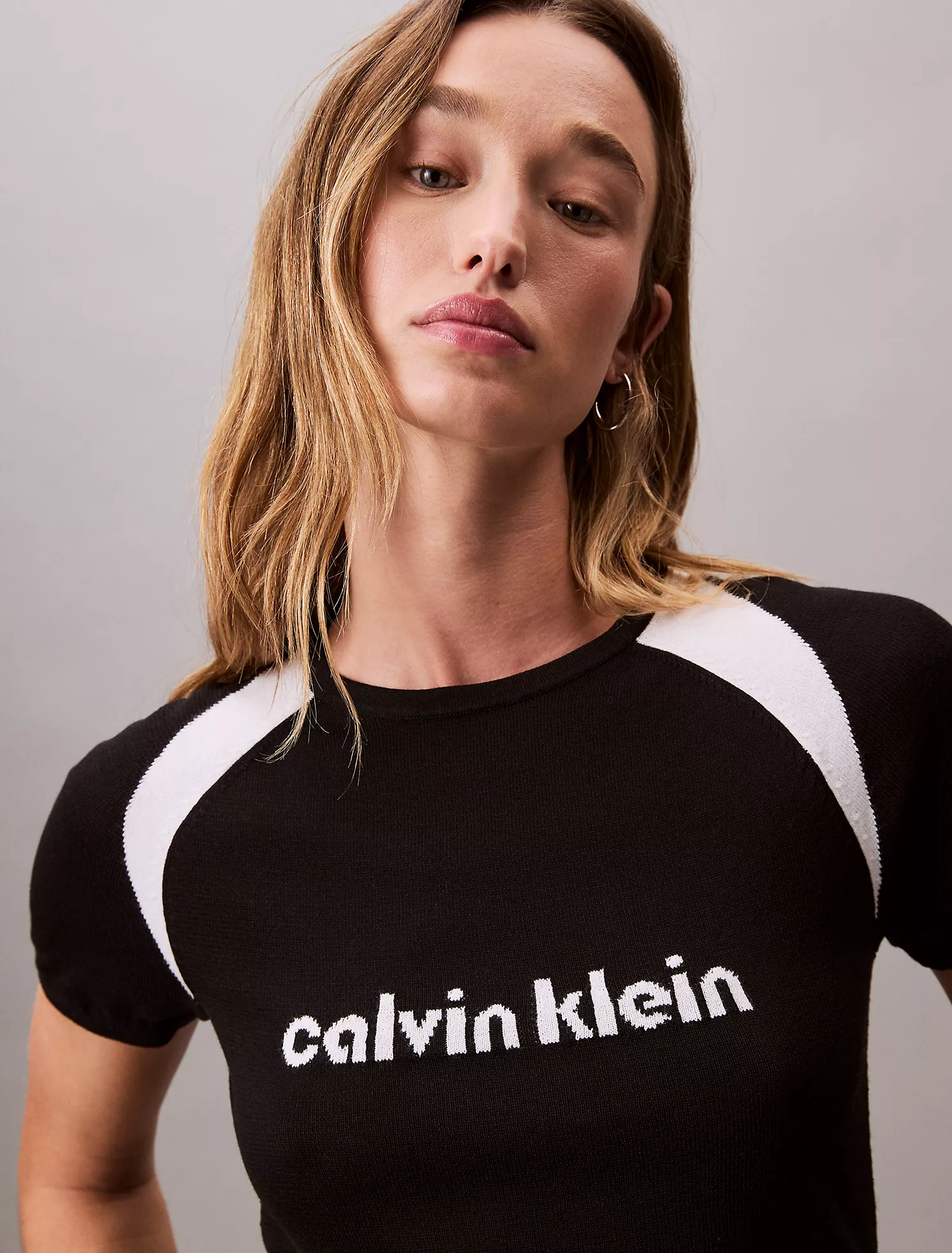POLO CALVIN KLEIN MUJER SLIM FIT NEGRO MANGAS RAGLÁN LOGO TEJIDO - 4