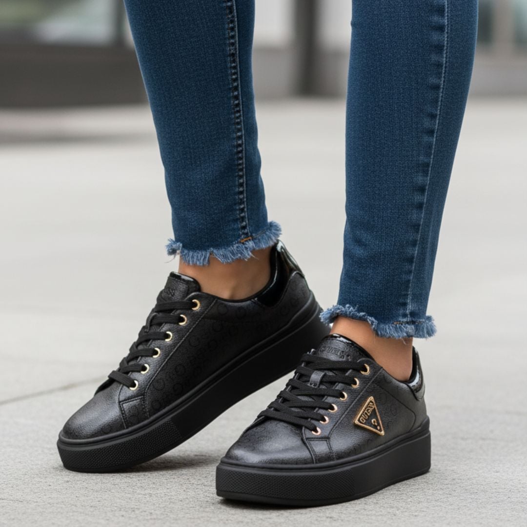 ZAPATILLAS GUESS MUJER PERHAPS NEGRO MONOGRAMA LOGO TRIANGULAR DORADO - 5