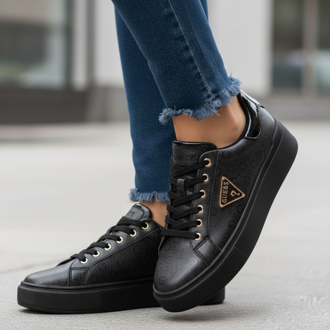 ZAPATILLAS GUESS MUJER PERHAPS NEGRO MONOGRAMA LOGO TRIANGULAR DORADO - 6