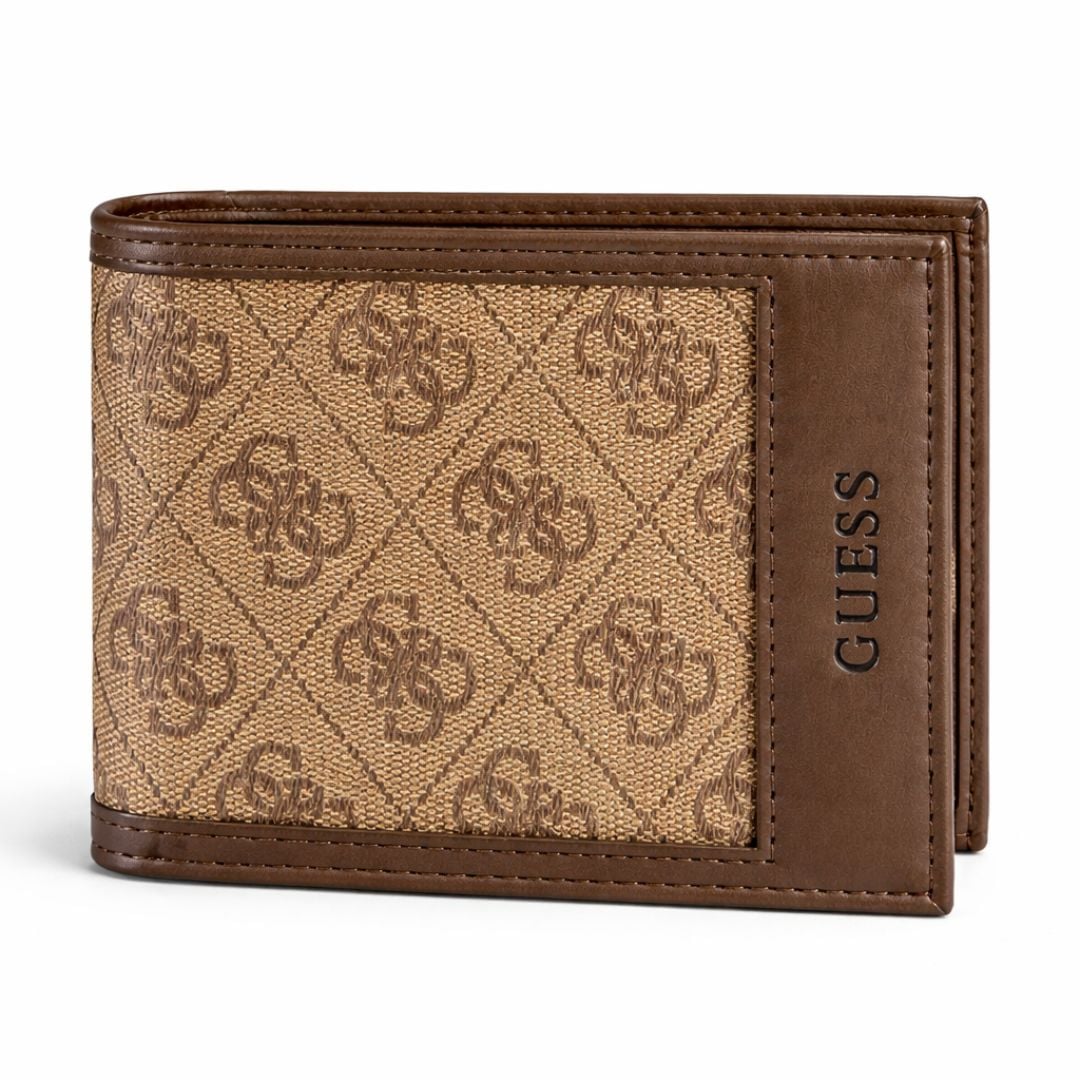 BILLETERA GUESS HOMBRE TRIFOLD MARRÓN LOGO MONOGRAMA COMPACTA CON CAJA DE REGALO - 1