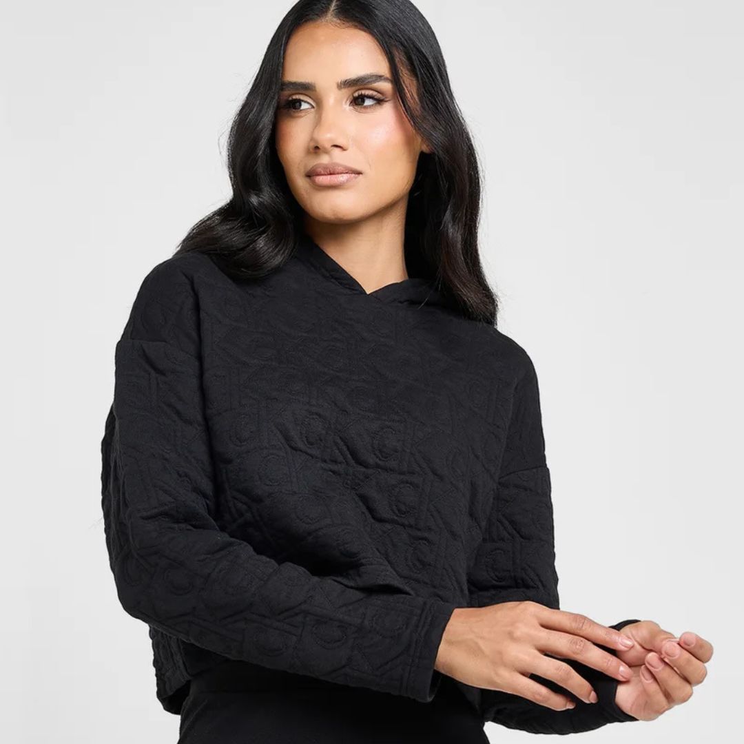POLERA CALVIN KLEIN MUJER TERRY LOUNGE QUILTED HOODIE NEGRO MONOGRAMA - 2