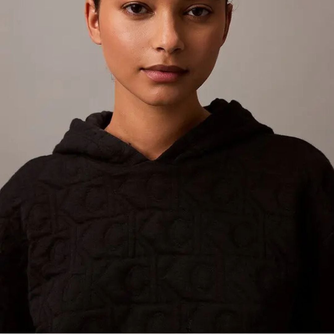 POLERA CALVIN KLEIN MUJER TERRY LOUNGE QUILTED HOODIE NEGRO MONOGRAMA - 5