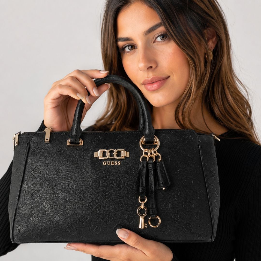 CARTERA GUESS MUJER ANISE SATCHEL BAG NEGRO MONOGRAMA CHARM LLAVERO CORREA AJUSTABLE - 6