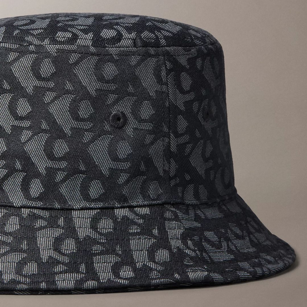 GORRA BUCKET CALVIN KLEIN UNISEX ALLOVER LOGO MONOGRAM JACQUARD NEGRO - 2