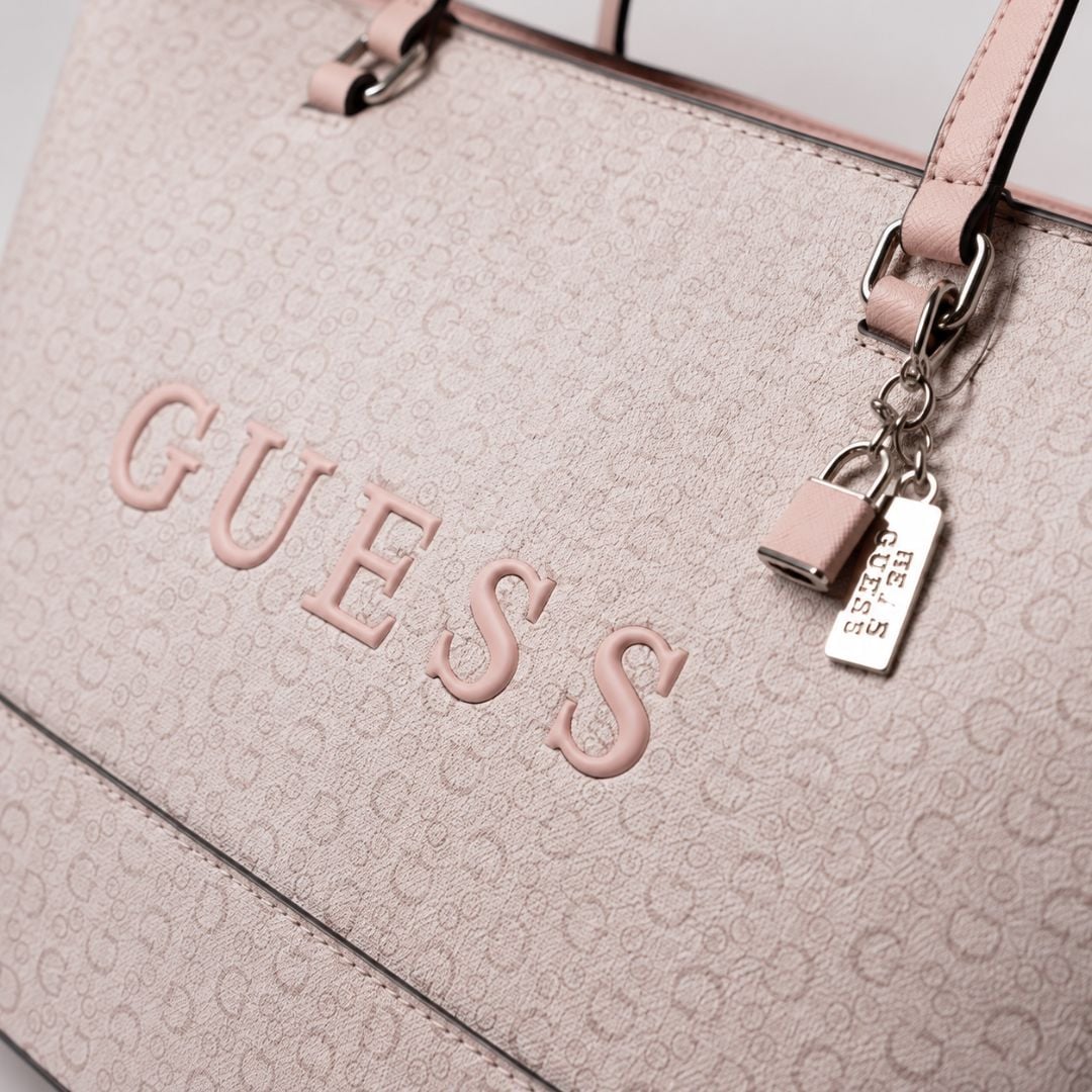 CARTERA GUESS MUJER RODNEY LOGO TOTE BAG ROSA MONOGRAMA CHARM METÁLICO - 3