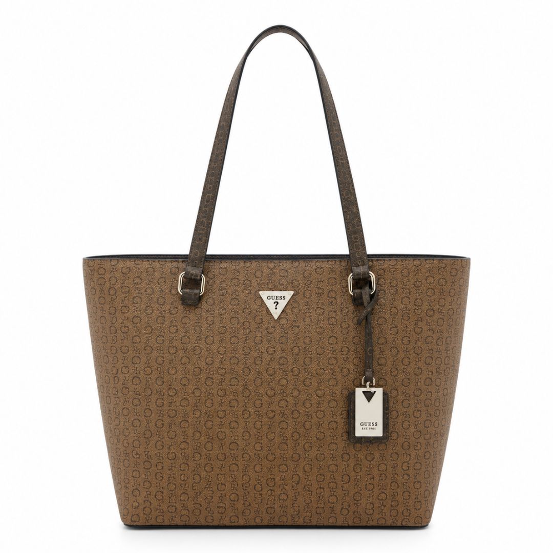 CARTERA GUESS MUJER JILLIAN TOTE MARRÓN LOGO MONOGRAM CHARM PLATEADO - 1