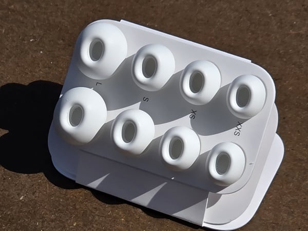 AUDIFONOS AIRPODS PRO 3ER GENERACIÓN ANC COMPATIBLE IPHONE Y ANDROID + FUNDA DE SILICONA - 6