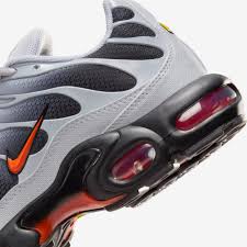 ZAPATILLA NIKE AIR MAX PLUS - DM0032 011 - 2