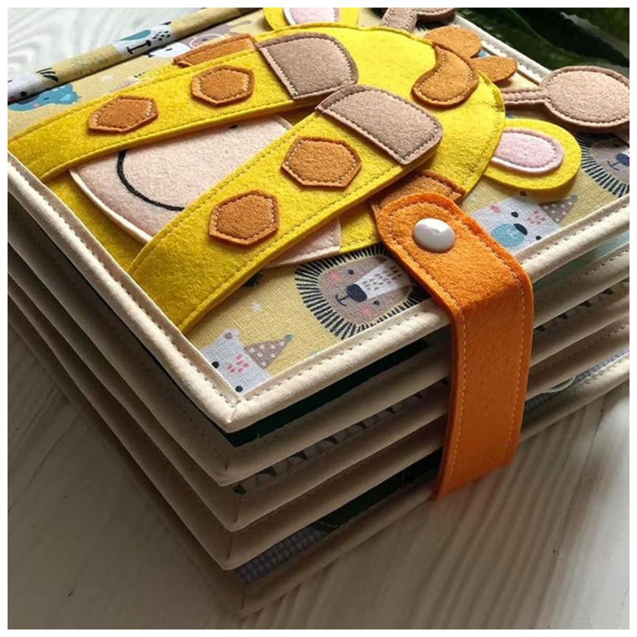 LIBRO JIRAFA SENSORIAL DE TELA MONTESSORI PARA BEBÉS Y NIÑOS - 4
