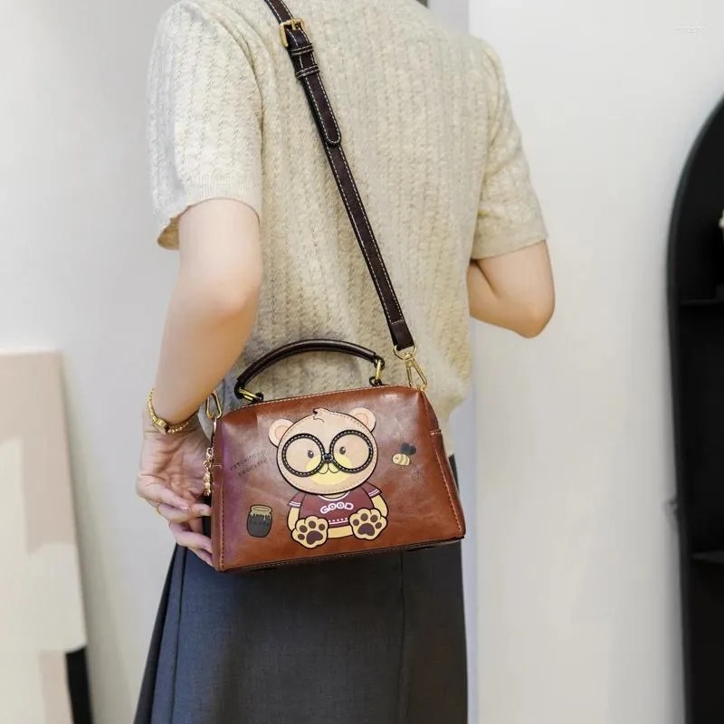 CARTERA MORRAL  PITON BEAR MARRON – DISEÑO TIERNO Y MODERNO - 3