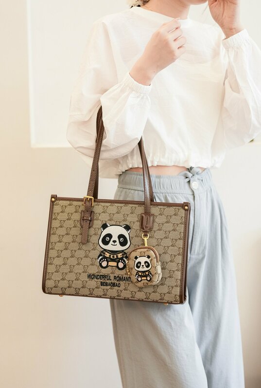 CARTERA BEAR CUERO PU OSITO PANDA CUADROS - 4