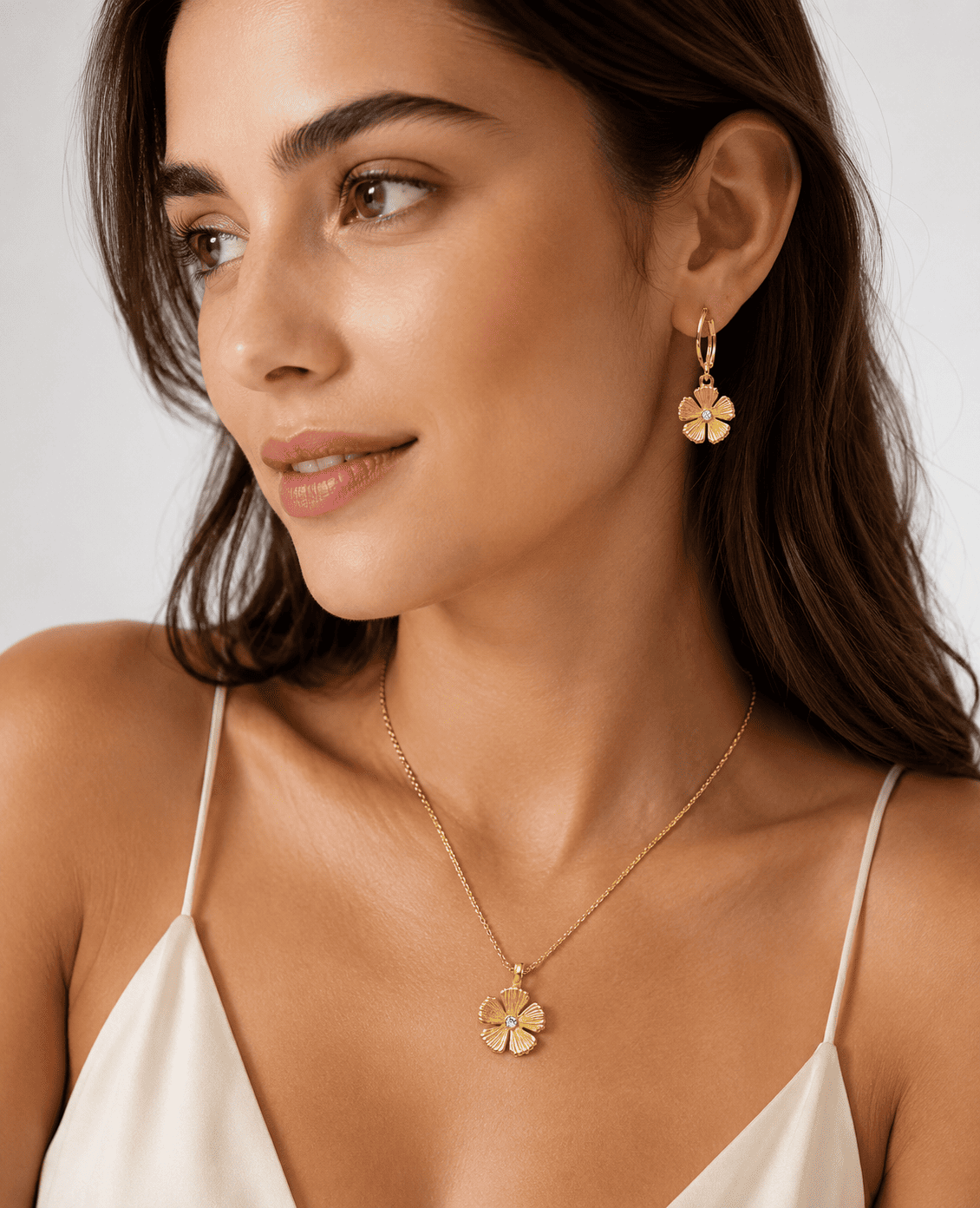 SET COLECCIÓN COLLAR + ARETES ALERIA FLOR YANBAL - 2