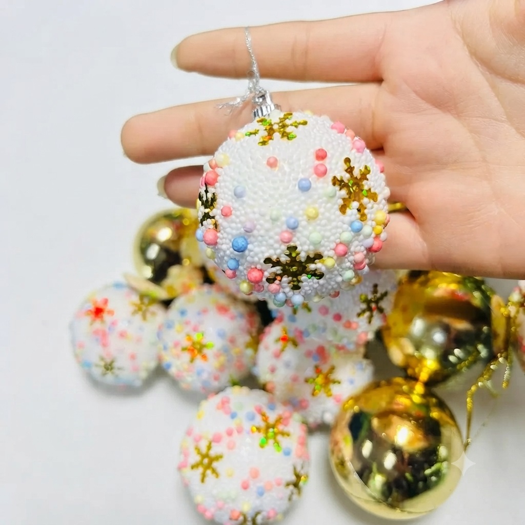 SET DE 20 BOLAS NAVIDEÑAS DORADAS Y BOLAS CON CHISPAS - 3