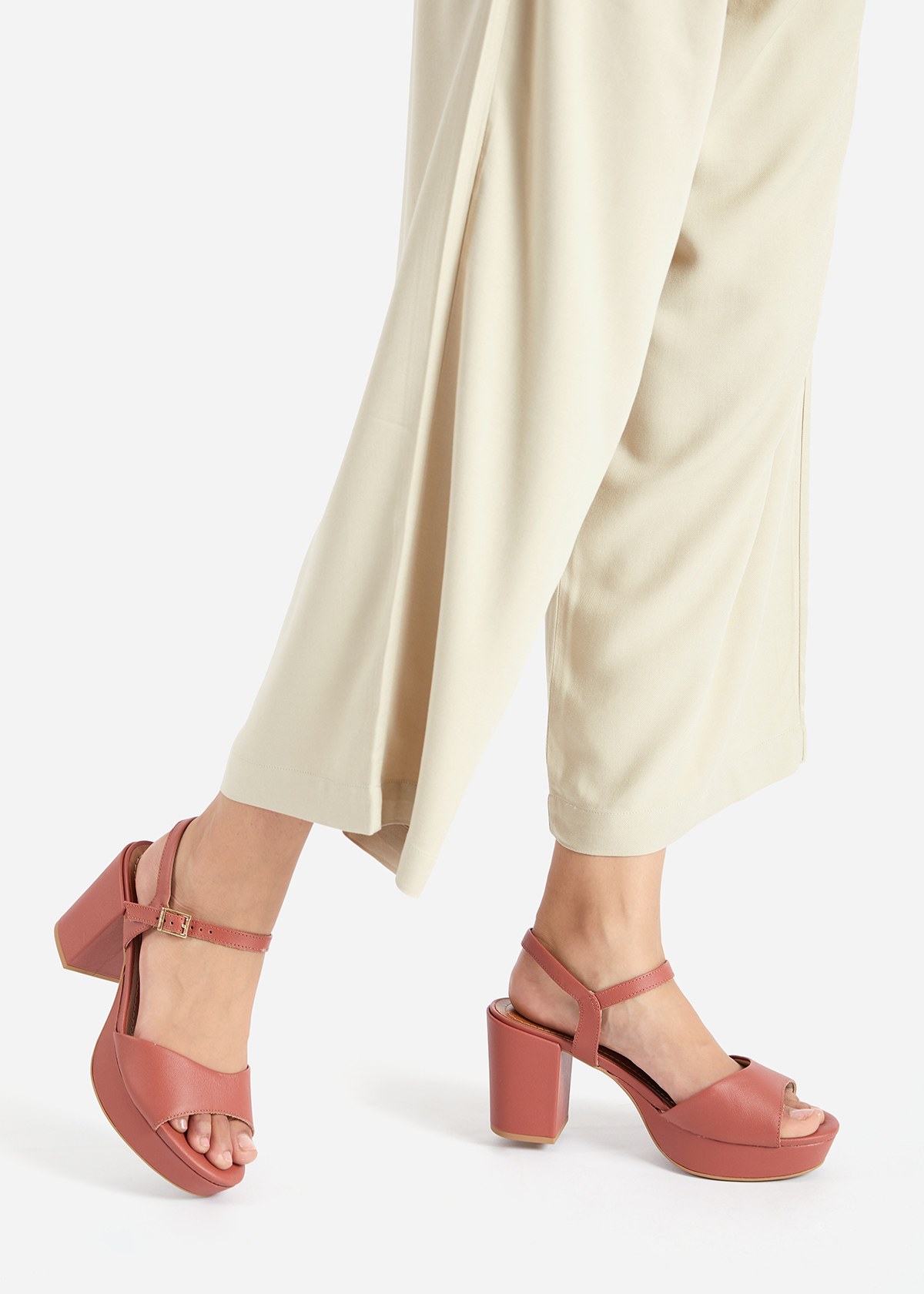 SANDALIAS MUJER USAFLEX CUERO ROJO VERANO TACÓN PLATAFORMA CON HEBILLA USA AE3401ROJ - 5