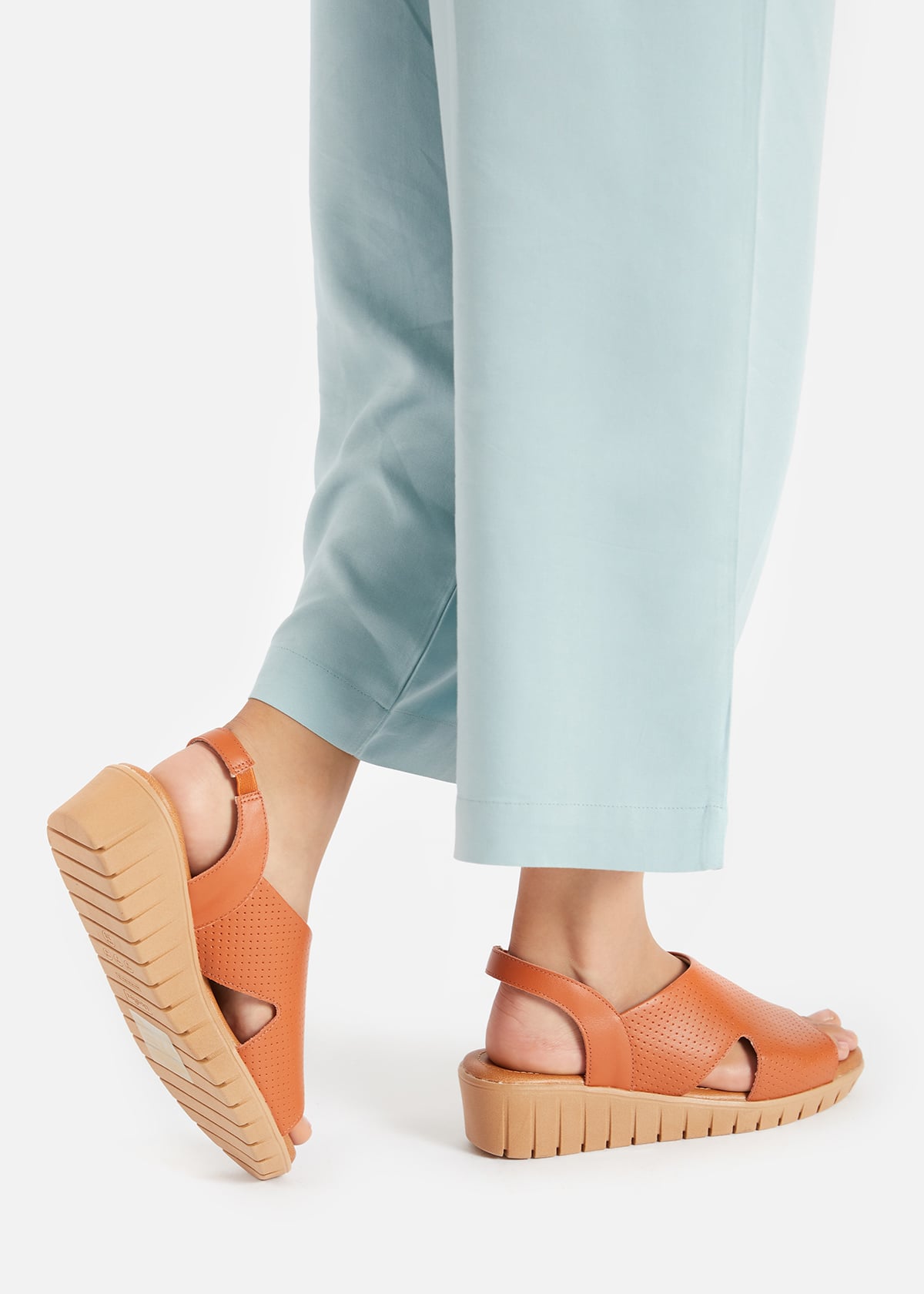 SANDALIAS MUJER USAFLEX CUERO CARAMELO VERANO TACÓN PLATAFORMA CON ELÁSTICO USA AE0502CAR - 5