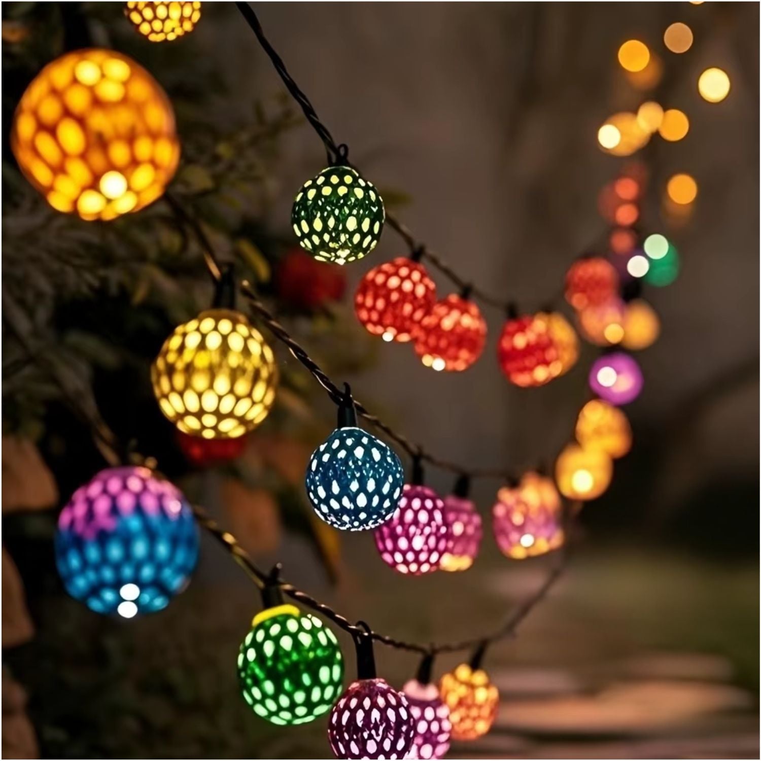 GUIRNALDA DE ESFERAS METÁLICAS LED MULTICOLOR CON CABLE TRANSPARENTE 5 M - 1