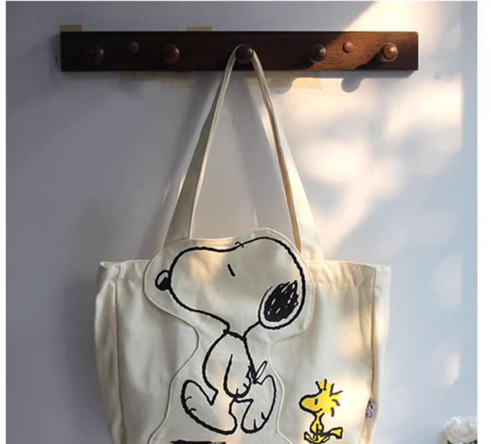 BOLSO CARTERA SNOOPY MINIMALISTA DE LONA – ESTILO CASUAL Y MODERNO - 4