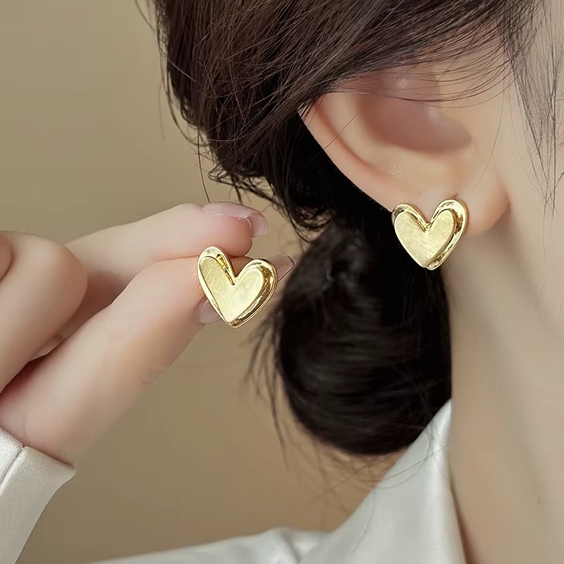 ARETES PENDIENTES CORAZÓN DORADO ESMERILADO - 4