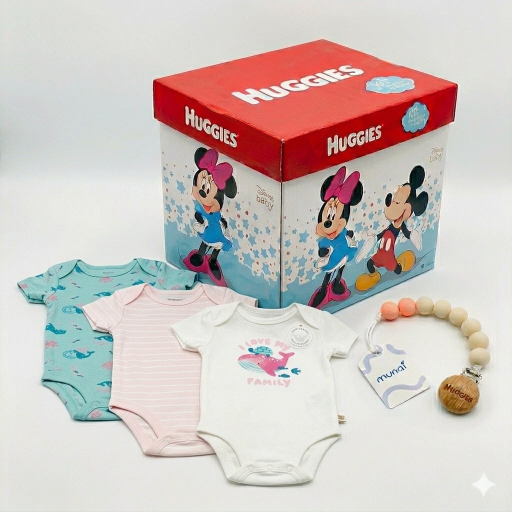 BODY NIÑA HUGGIES PACK X3 ALGODÓN ORGÁNICO COLOR BLANCO 6 MESES + PORTACHUPÓN Y CAJA DISNEY DE REGALO - 1