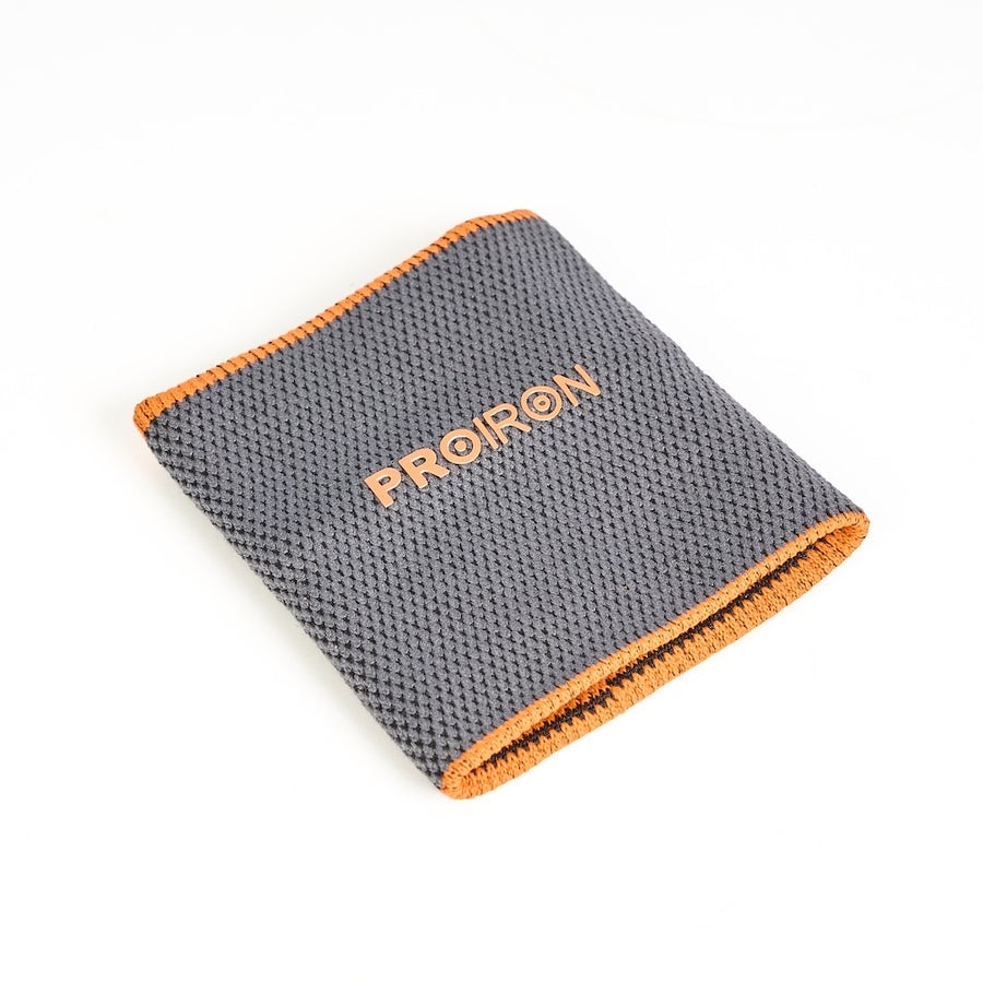 MUÑEQUERA DEPORTIVA DE FIBRA REFRESCANTE GRIS CON NARANJA - 1