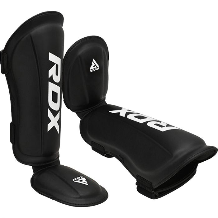 CANILLERAS CON EMPEINE PARA MUAY THAI T1 NEGRO - 1