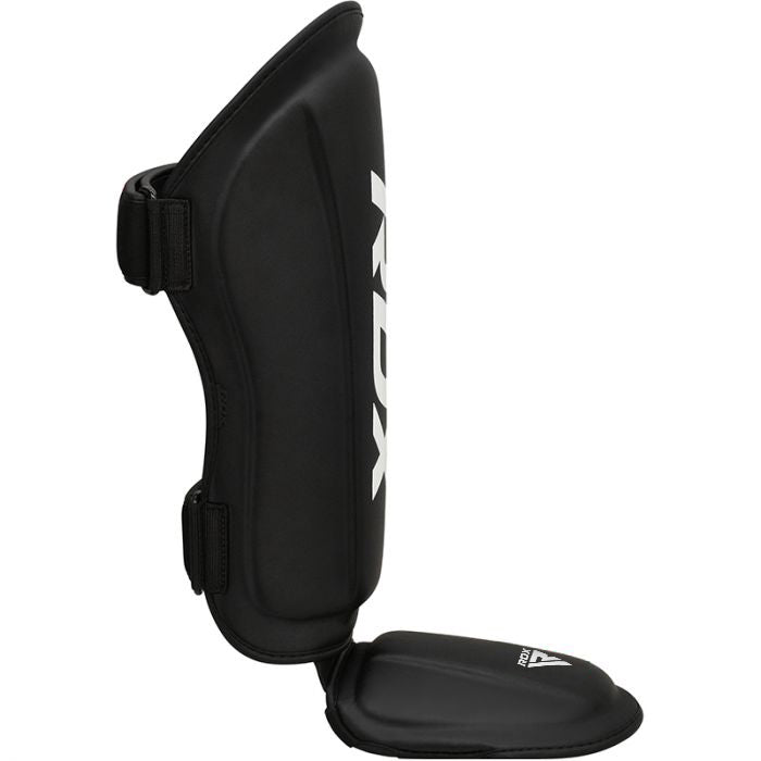 CANILLERAS CON EMPEINE PARA MUAY THAI T1 NEGRO - 4