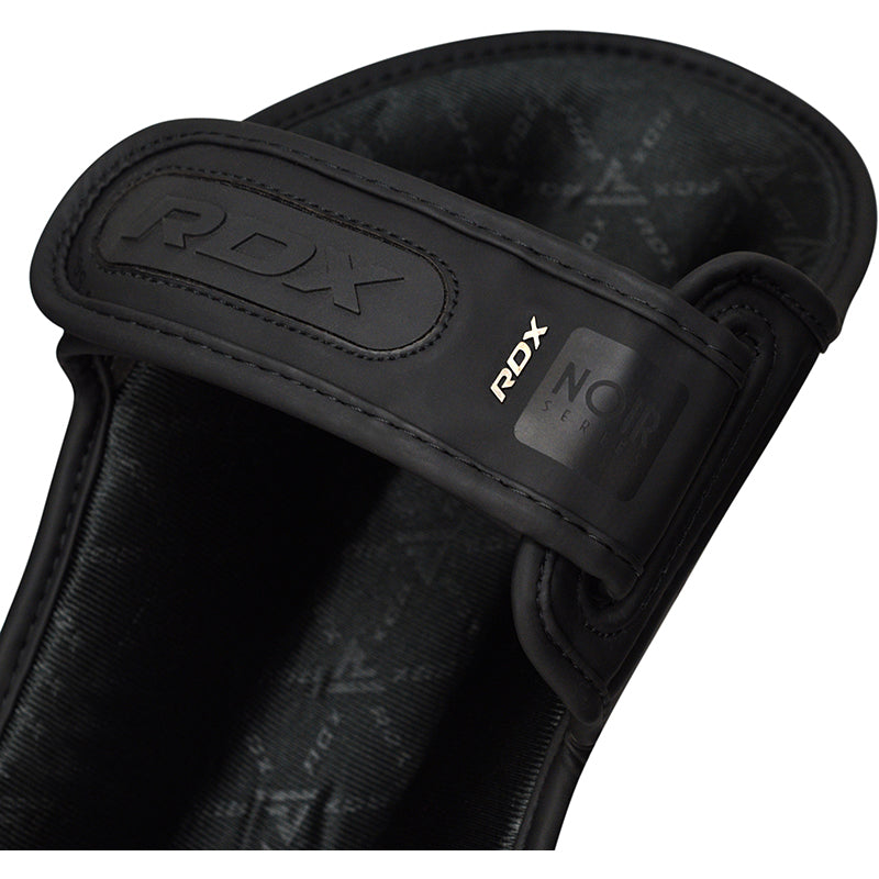 CANILLERAS CON EMPEINE PARA MUAY THAI NOIR T15 NEGRO - 5