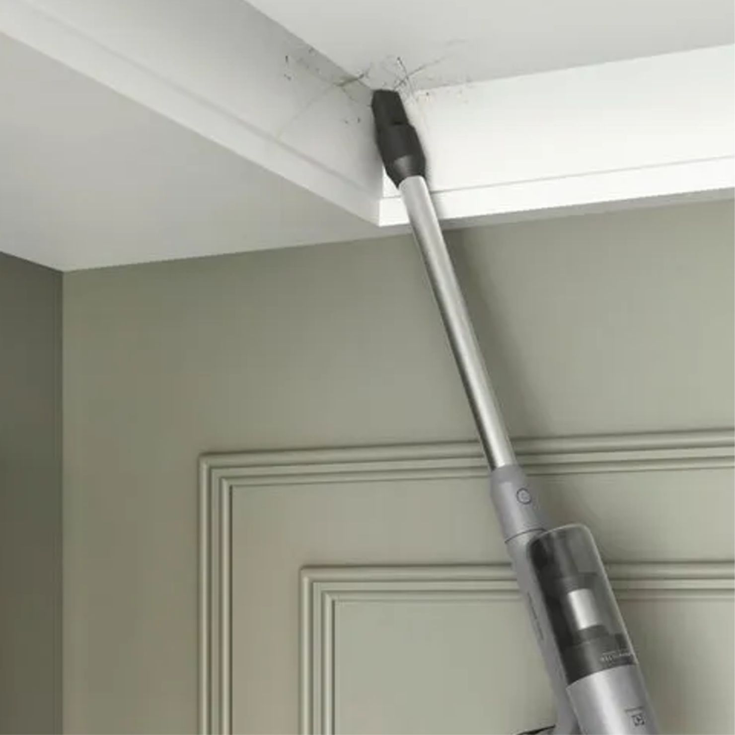ASPIRADORA ELECTROLUX PTEC100 VERTICAL INALAMBRICA 150W - 8