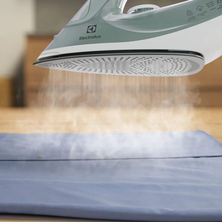 PLANCHA DE ROPA A VAPOR Y SECO ELECTROLUX CON TECNOLOGÍA POWERVAPOUR ESI51 - 4