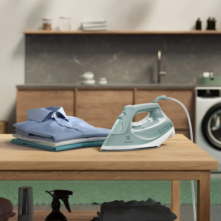 PLANCHA DE ROPA A VAPOR Y SECO ELECTROLUX CON TECNOLOGÍA POWERVAPOUR ESI51 - 5