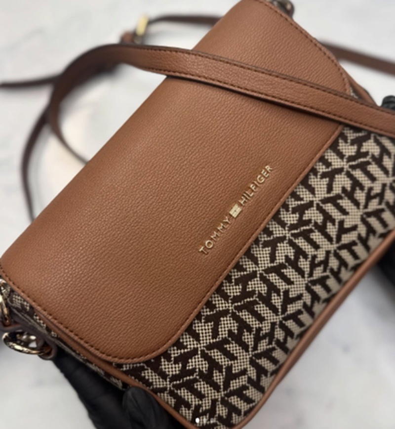 CARTERA CROSSBODY TOMMY HILFIGER MONOGRAN JACQUARD MARRON - 3