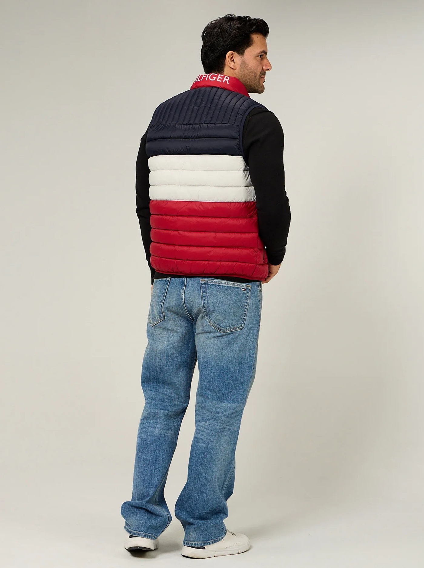 CHALECO TOMMY HILFIGER ACOLCHADO LIGERO Y PLEGABLE PARA HOMBRE REGULAR FIT - 4