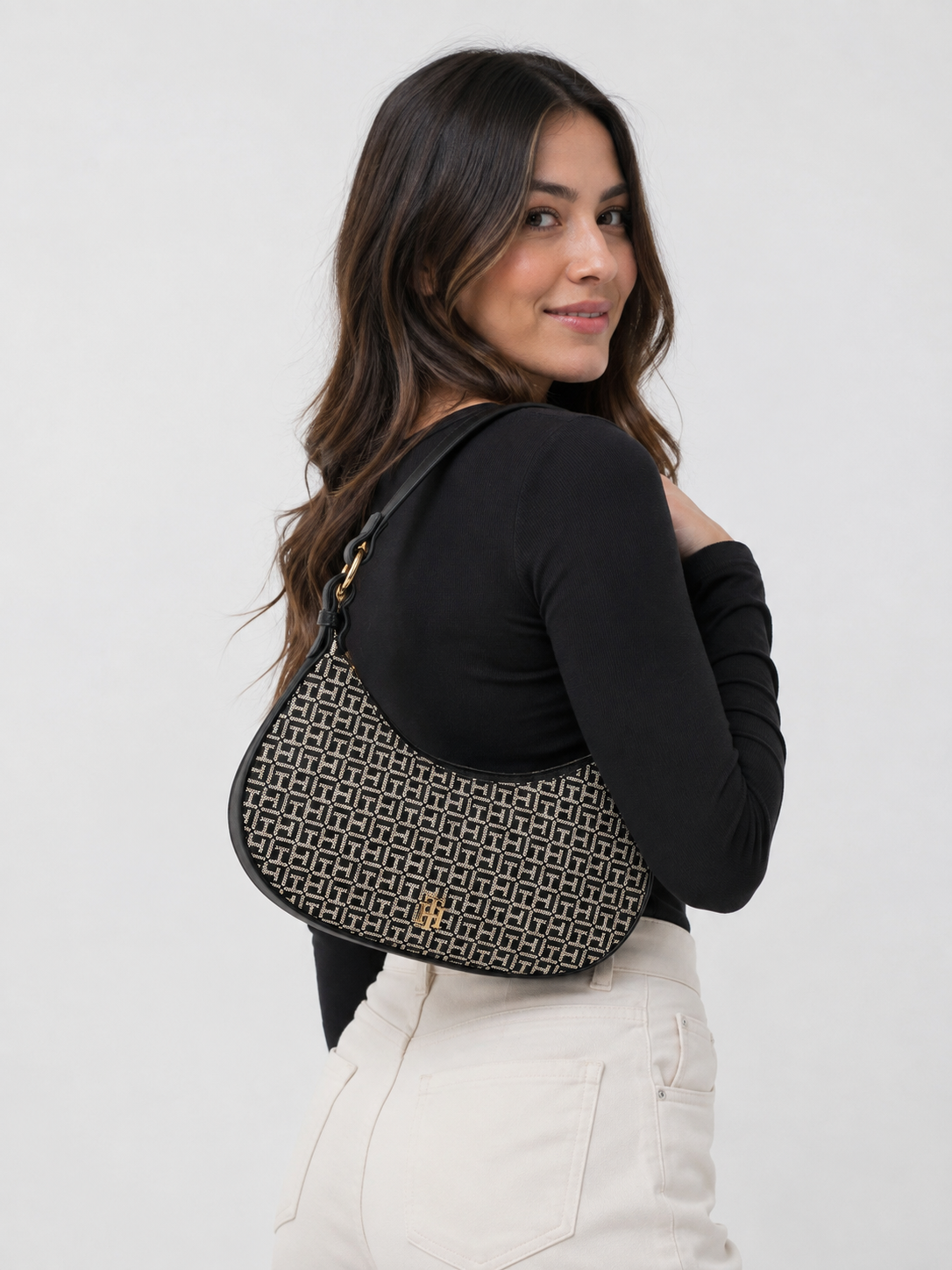 CARTERA DE HOMBRO BAGUETTE TOMMY HILFIGER MONOGRAM MEDIA LUNA BAG NEGRO - 3