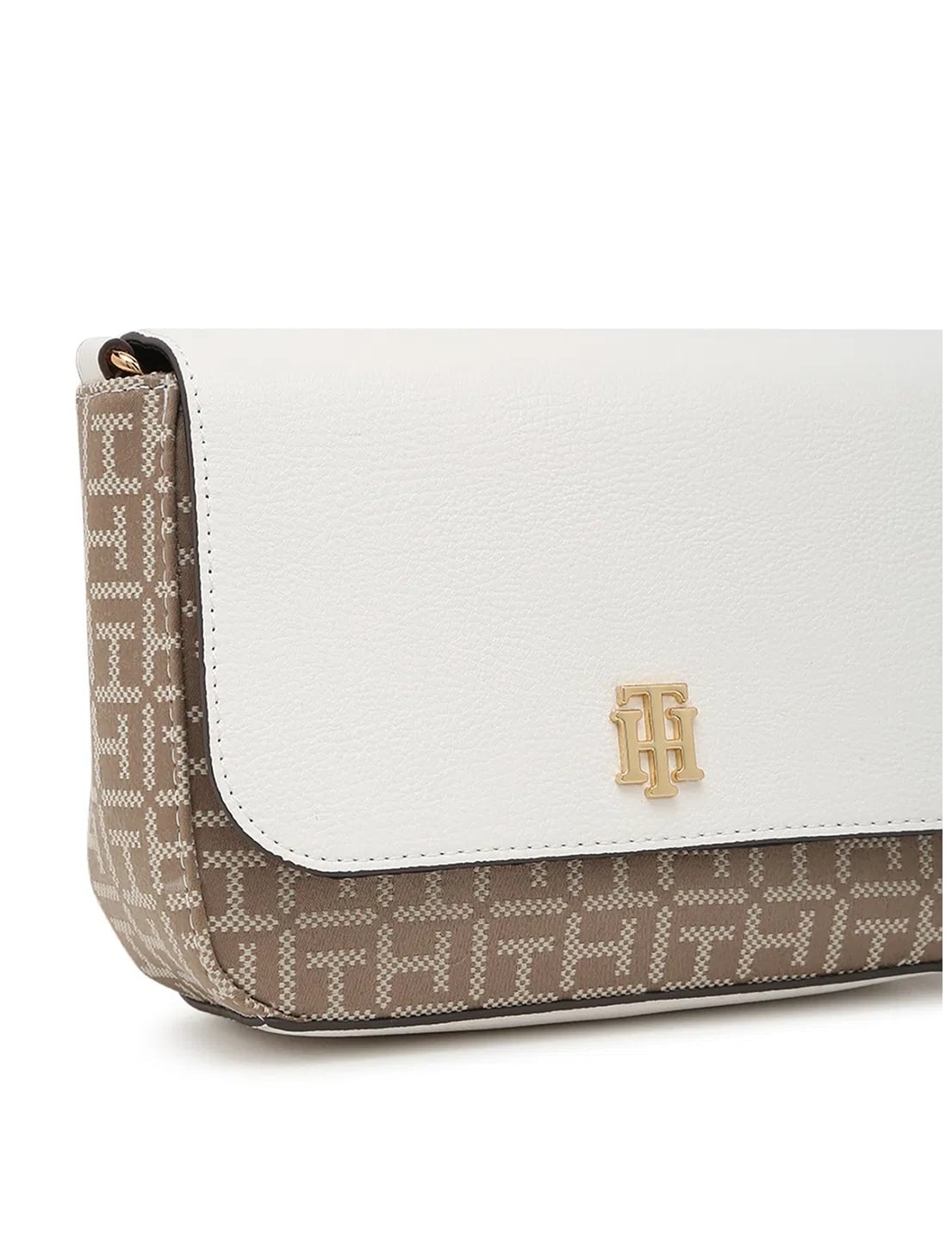 CARTERA BANDOLERA MAXINE CON SOLAPA BLANCO CON DORADO Y MONOGRAMA TOMMY HILFIGER - 6