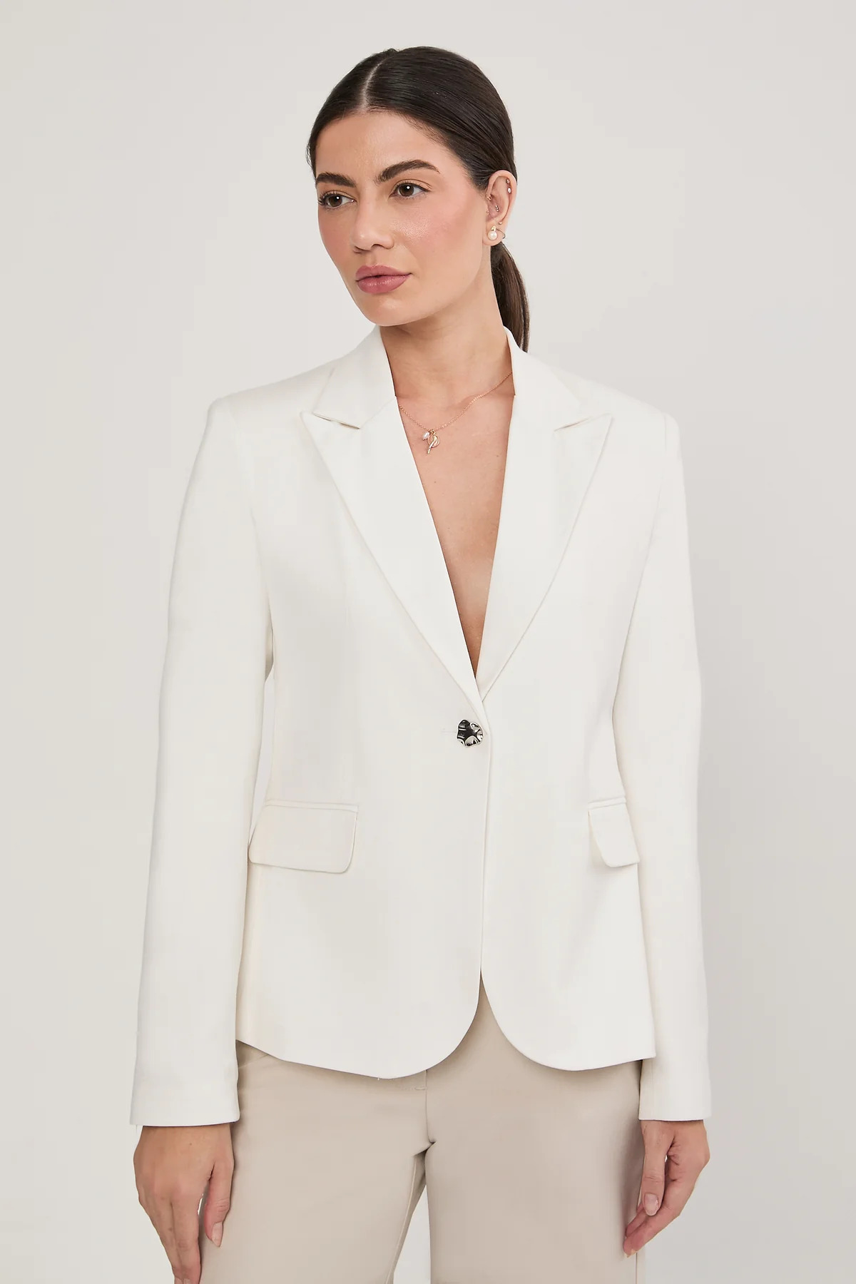 BLAZER SASTRERO ENTALLADO CON BOTON METALICO KAJUN - 1